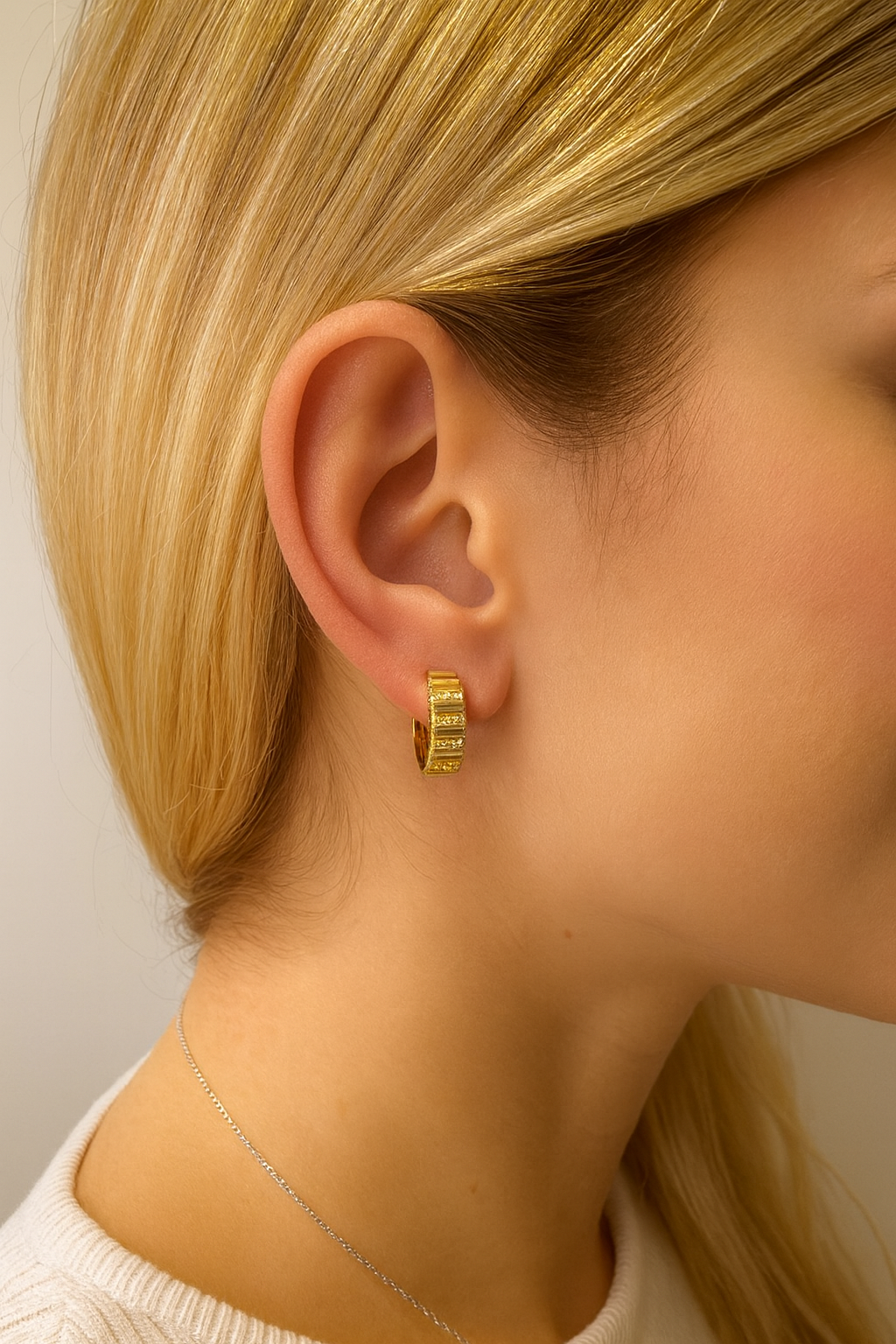 14K Gold Diamond Bar Huggie Earrings - 0.22 Carat