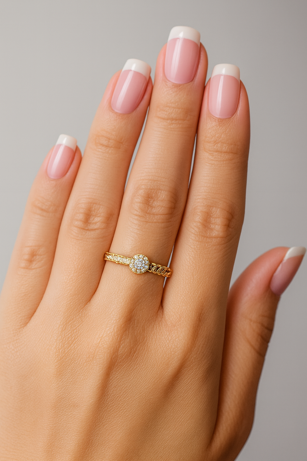 14K Gold Diamond Link Chain Halo Ring – 0.12 Carats