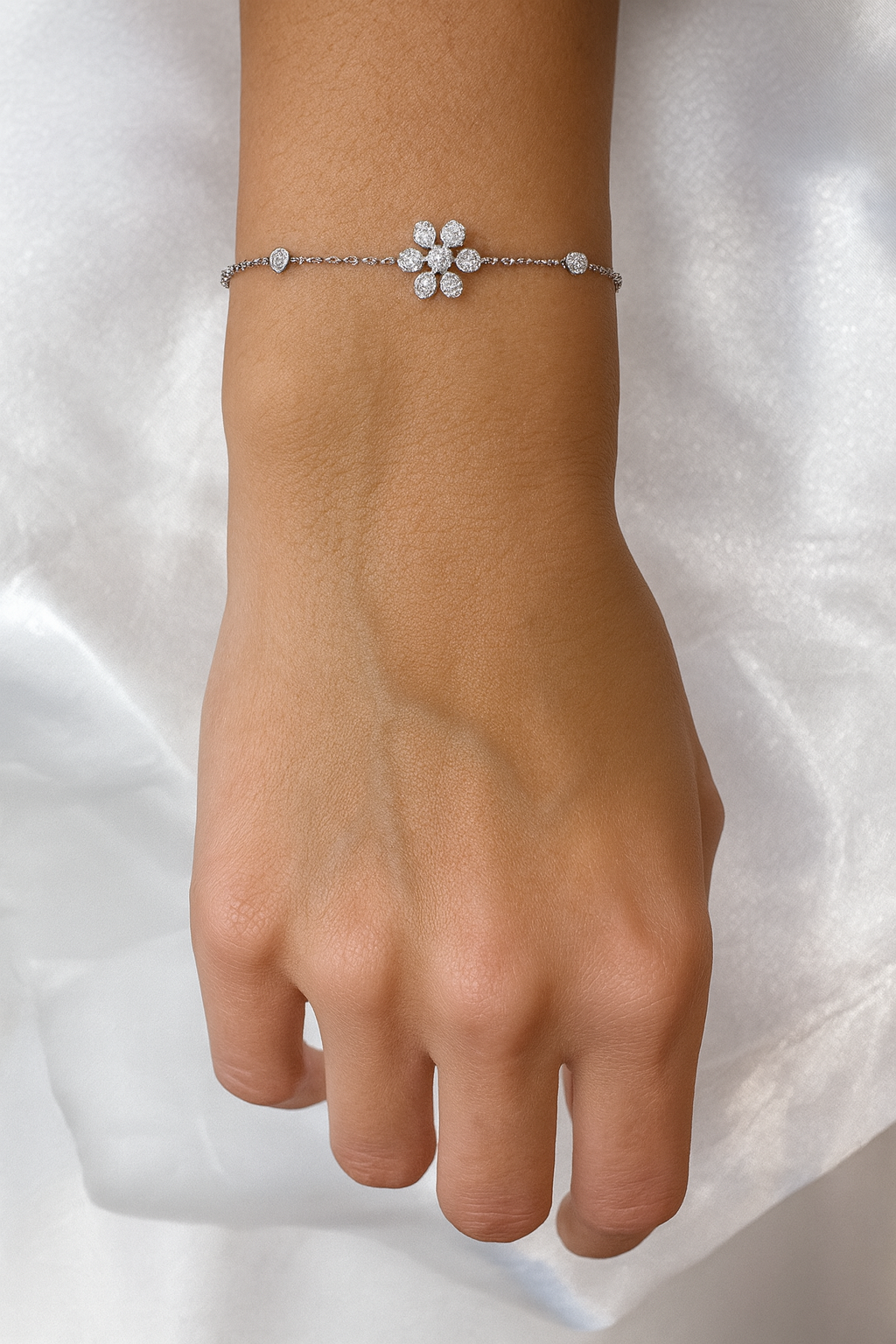 Diamond Flower Chain Bracelet made in 14K Gold