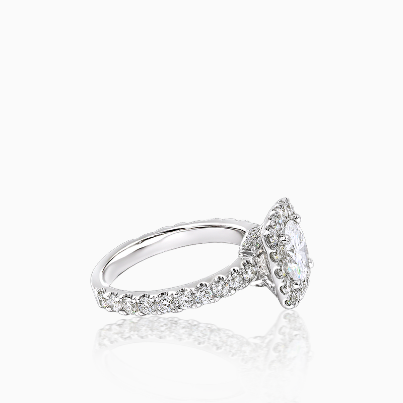 Round Cut Engagement Ring